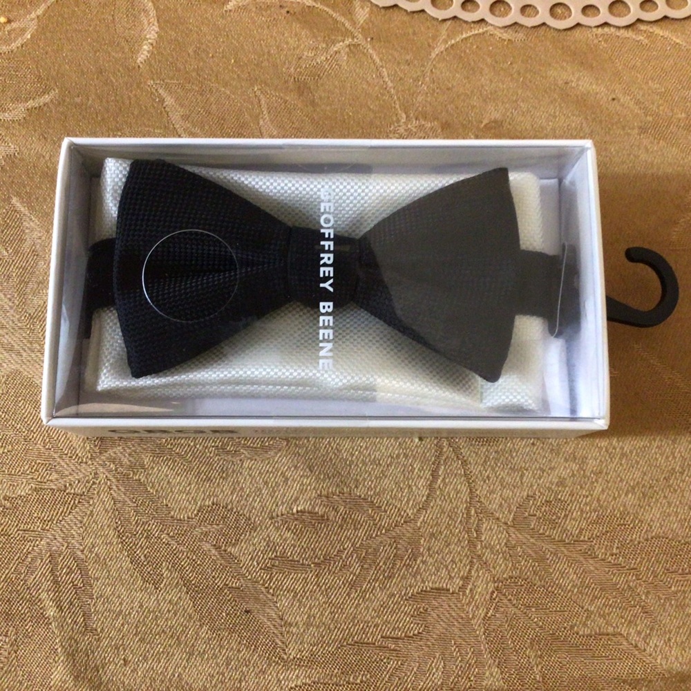 Men’s Geoffrey Beene bow tie
